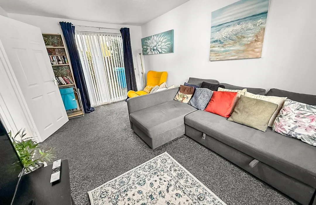 New Manchester Getaway Home - Free Gated Parking With Fob-1