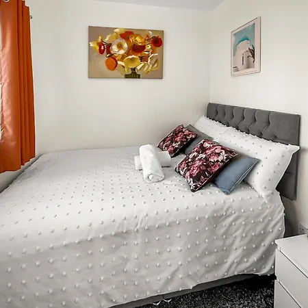 New Manchester Getaway Home - Free Gated Parking With Fob-3