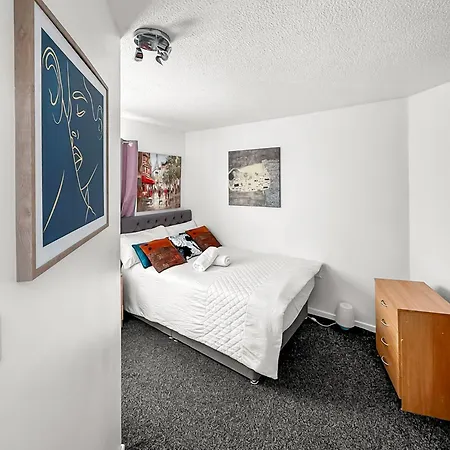 New Manchester Getaway Home - Free Gated Parking With Fob-2